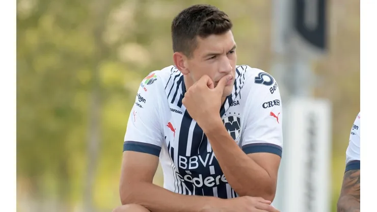 César Montes en entrenamiento de Rayados de Monterrey.