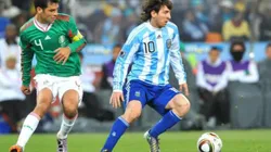 Rafa Márquez contra Lionel Messi en octavos de final de Sudáfrica 2010.
