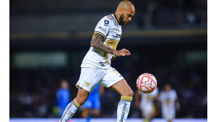 Favoritismo por Dani Alves genera incomodidad en el vestuario de Pumas