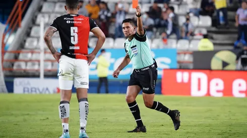 Anderson Santamaría dejó a Atlas con diez jugadores.