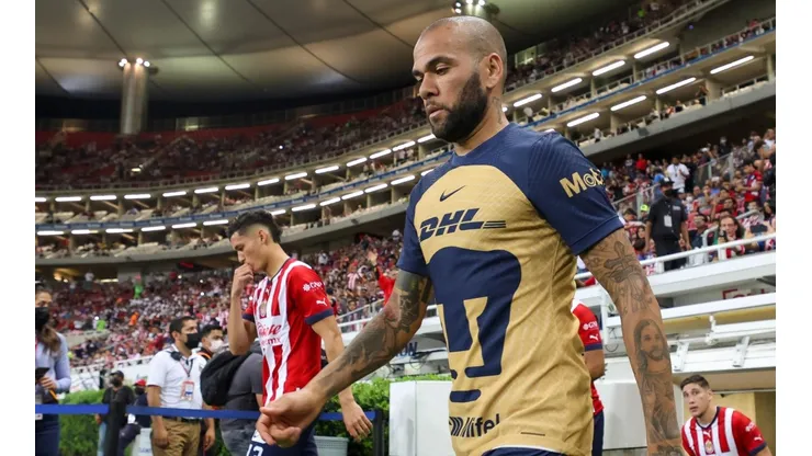 VIDEO: La playera que reservó Dani Alves para un jugador de Chivas