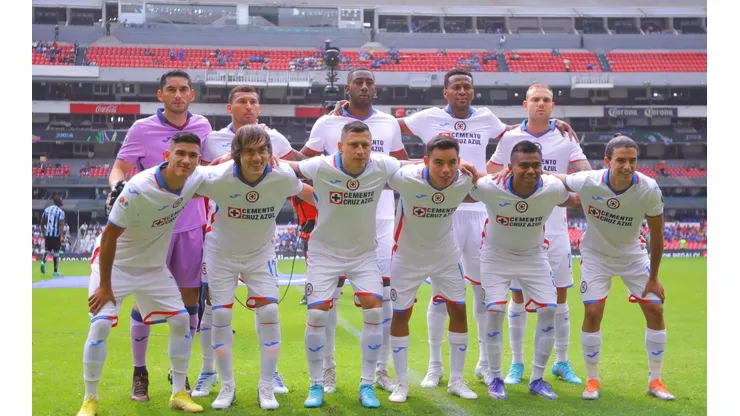 Cruz Azul sufrió el vacío de su afición.