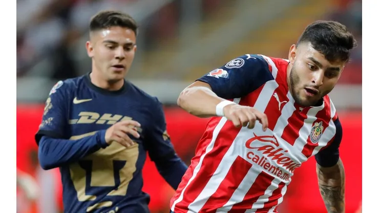 Pumas y Chivas chocan en el Akron.
