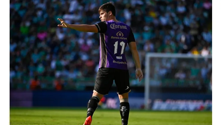 Jorge Meré en su primer partido con Mazatlán, ante León.