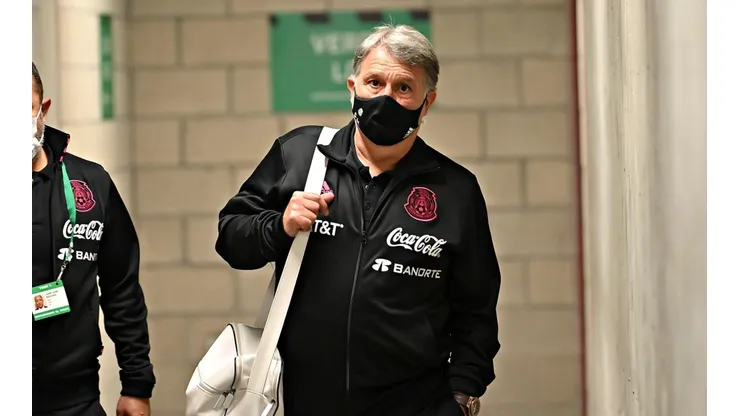 Martino viajó a Sevilla para hablar con Guardado y Tecatito de cara al Mundial