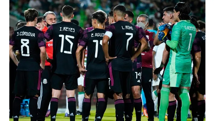 Gerardo Martino con jugadores del Tri en Liga de Naciones.