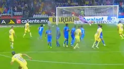 Diego Valdés hizo el tercero del América con este tiro libre.