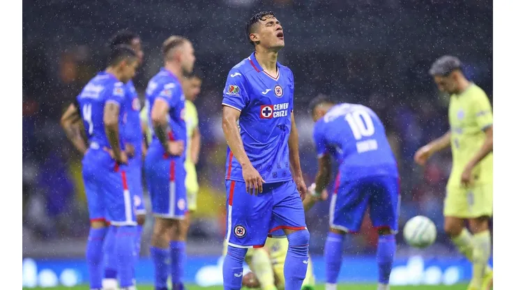 Cruz Azul cayó ante América por un marcador histórico.