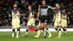 América recibe a Cruz Azul con el arbitraje de Luis Enrique Santander.