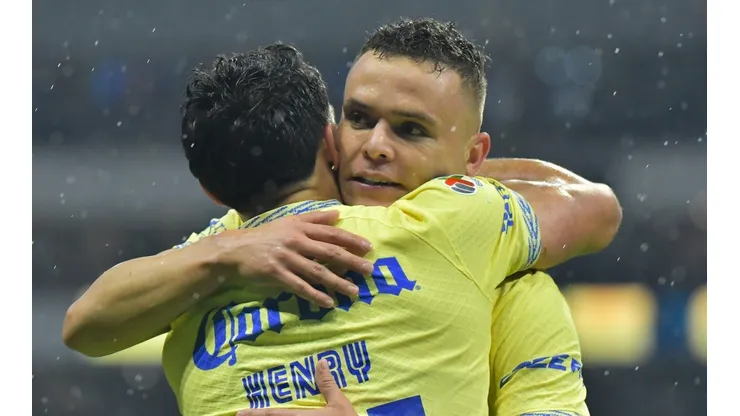Jonathan Rodríguez anotó en la goleada a Cruz Azul.