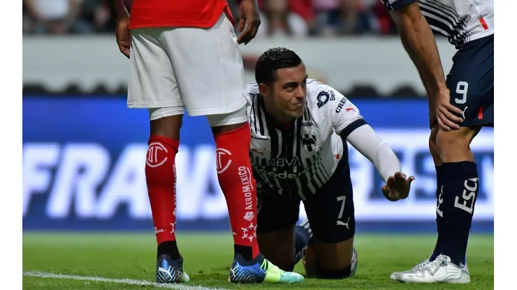 Rogelio Funes Mori al momento de lesionarse en el estadio Nemesio Diez.