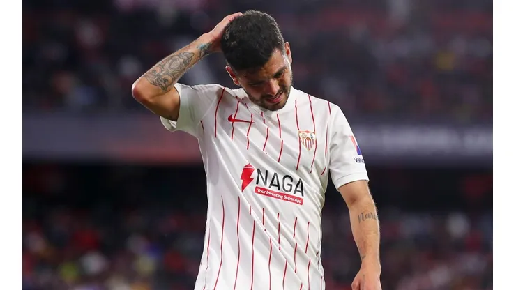 Tecatito Corona sufrió una grave lesión en Sevilla