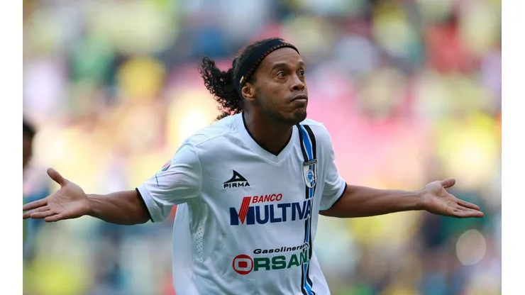 De acuerdo a Rubio, Ronaldinho tomaba un vuelo privado a la playa al final de cada partido