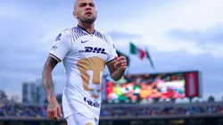 Dani Alves en el partido contra el América.