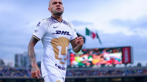 Dani Alves en el partido contra el América.
