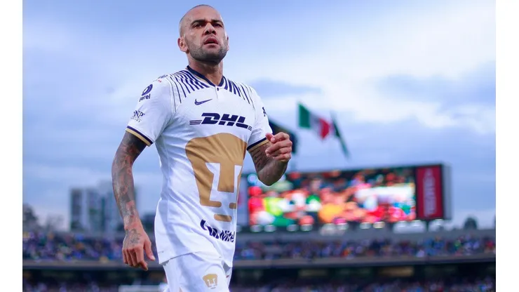 Dani Alves en el partido contra el América.