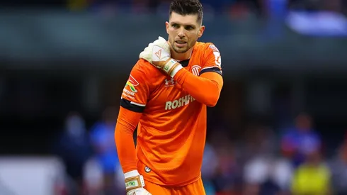 Tiago Volpi terminó el partido lesionado ante Cruz Azul