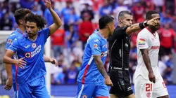 El arbitraje de Cruz Azul y Toluca generó mucha polémica.