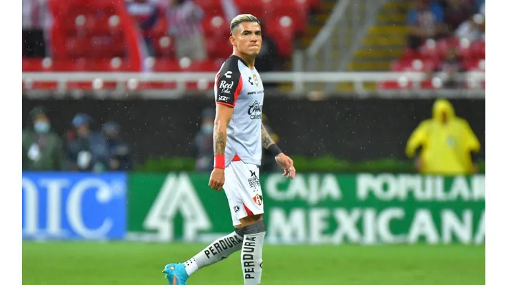 Luis Reyes dejó al Atlas con uno menos ante Chivas.