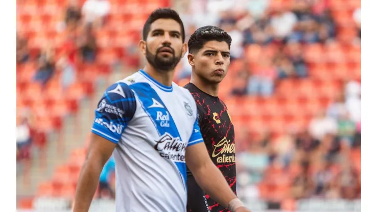 Durante el partido entre Xolos y Puebla, el crimen organizado quemó una furgoneta en el estacionamiento del estadio Caliente
