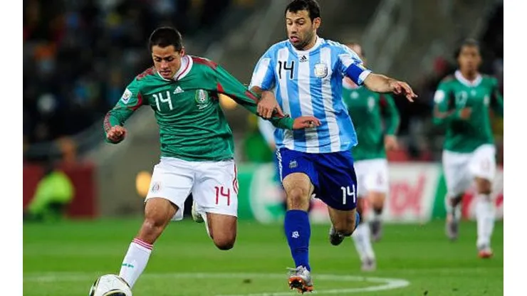 Javier contra Javier. Hernández ante Mascherano en el Mundial Sudáfrica 2010.