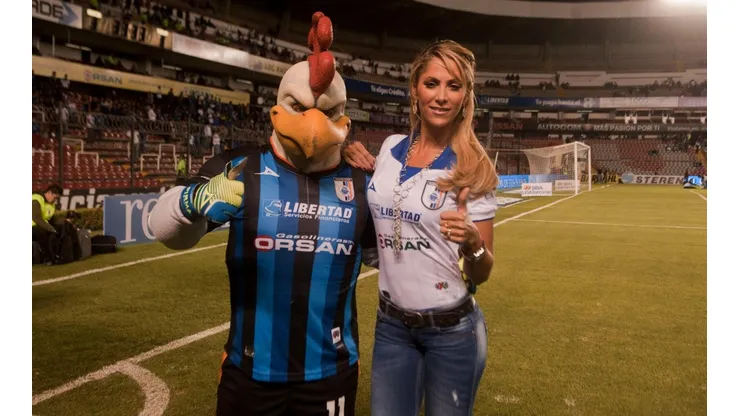 ¿Inés Sainz es opción para comprar al Querétaro?