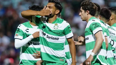 Santos Laguna goleó a Cruz Azul por 4-0.