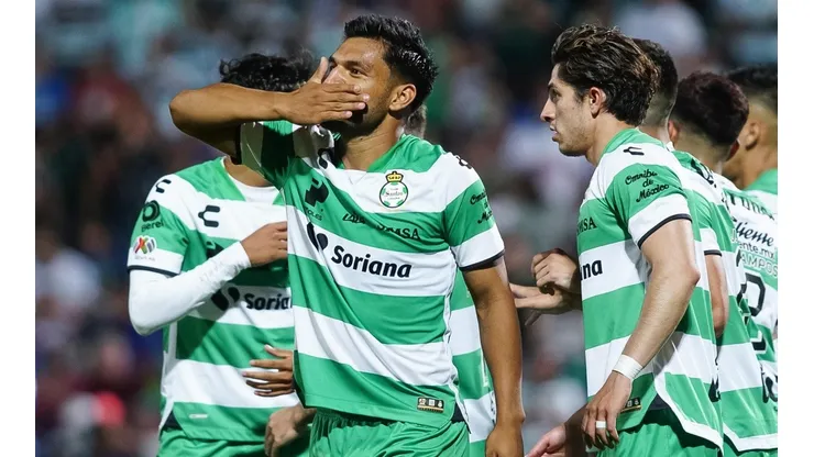 Santos Laguna goleó a Cruz Azul por 4-0.