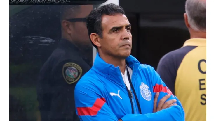 La razón por la que Chivas todavía no cesó a Ricardo Cadena