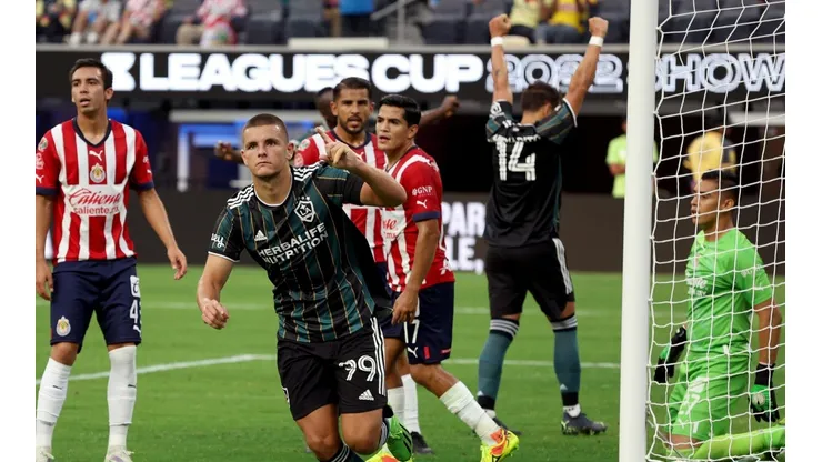 Los Ángeles Galaxy y Chivas de Guadalajara chocaron en el SoFi Stadium.