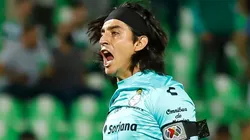 Carlos Acevedo se queda en Santos por mucho tiempo más.