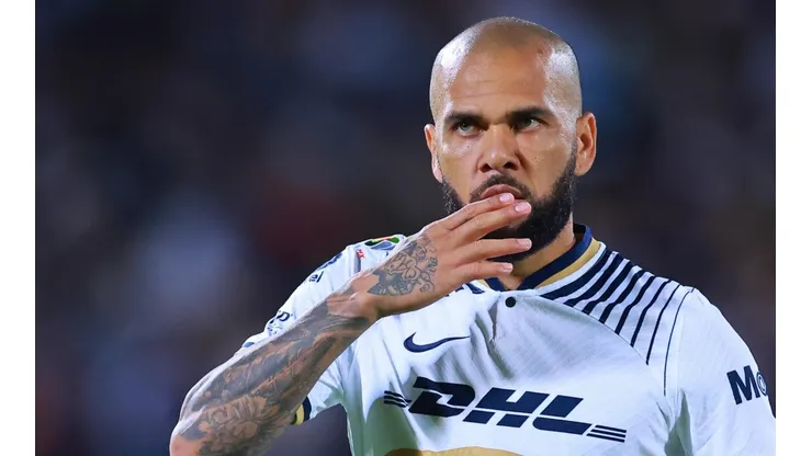 El futbolista de Pumas que ve en Dani Alves a un maestro del que aprender