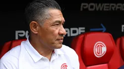 Ignacio Ambriz le da la espalda