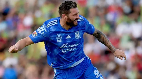 Gignac celebra su tanto ante los Bravos.