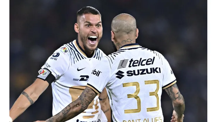 Dani Alves debutó en Pumas UNAM.