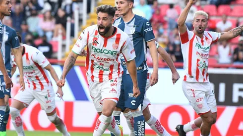 Milton Giménez celebra el segundo gol del Necaxa ante el Pachuca.