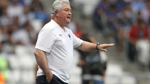 Vucetich cuestionó el fichaje de Dani Alves a Pumas