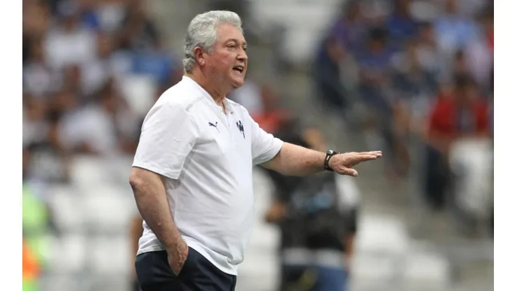 Vucetich cuestionó el fichaje de Dani Alves a Pumas