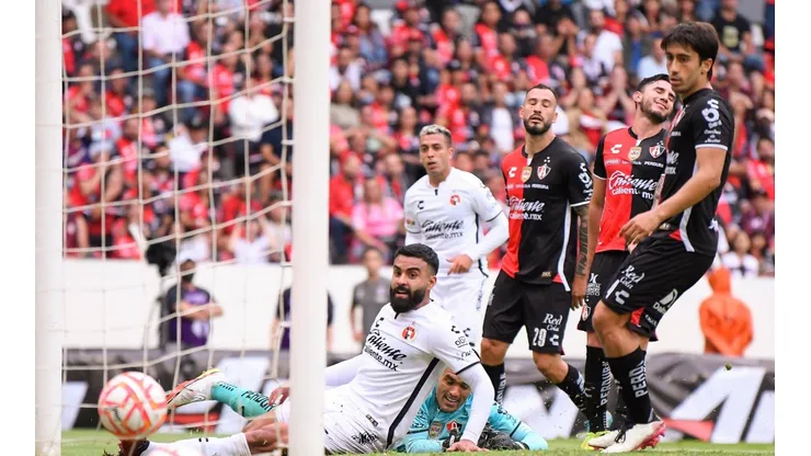 Atlas sigue sin recuperar la solidez defensiva y se llevó dos goles.