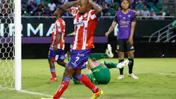 Abel Hernández lamenta una pelota que no entró al arco del Mazatlán.