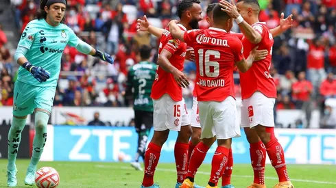 El portero Carlos Acevedo tras recibir el segundo gol del Toluca.