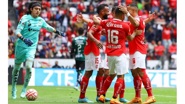 El portero Carlos Acevedo tras recibir el segundo gol del Toluca.