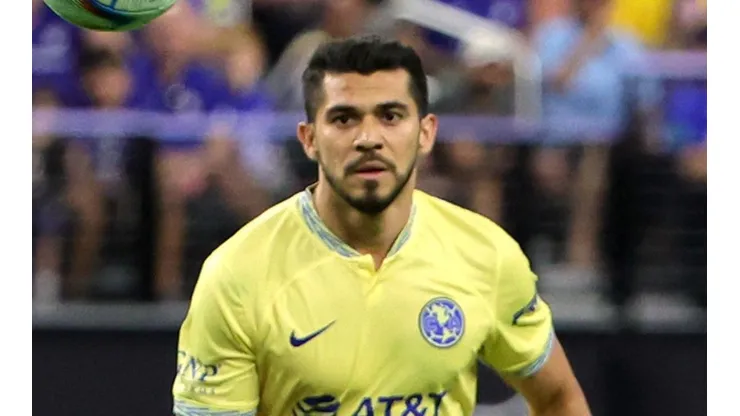 Henry Martín le anotó al Manchester City.