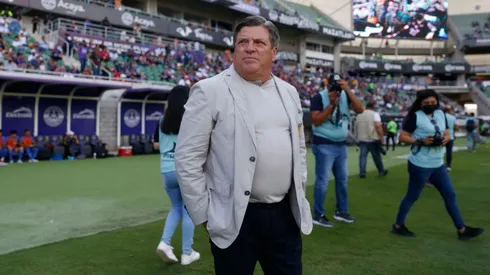Miguel Herrera habló de la situación del mediocampista brasileño.