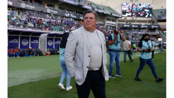 Miguel Herrera habló de la situación del mediocampista brasileño.