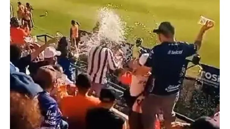 Este hincha de Rayados la pasó mal en San Luis Potosí.