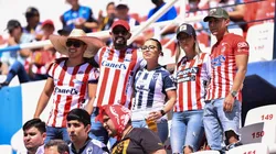 Confraternidad en las gradas del San Luis vs Rayados.