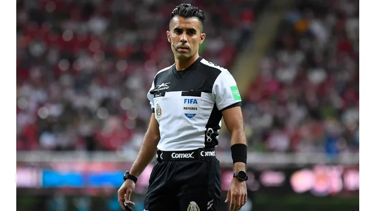 Adonai Escobedo, el árbitro principal de América vs. Toluca