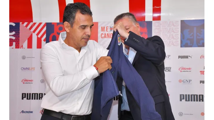 Miguel Arizpe cree que a Ricardo Cadena le está quedando grande Chivas