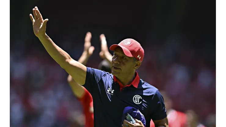 Ignacio Ambriz pone los pies sobre la tierra con su Toluca
